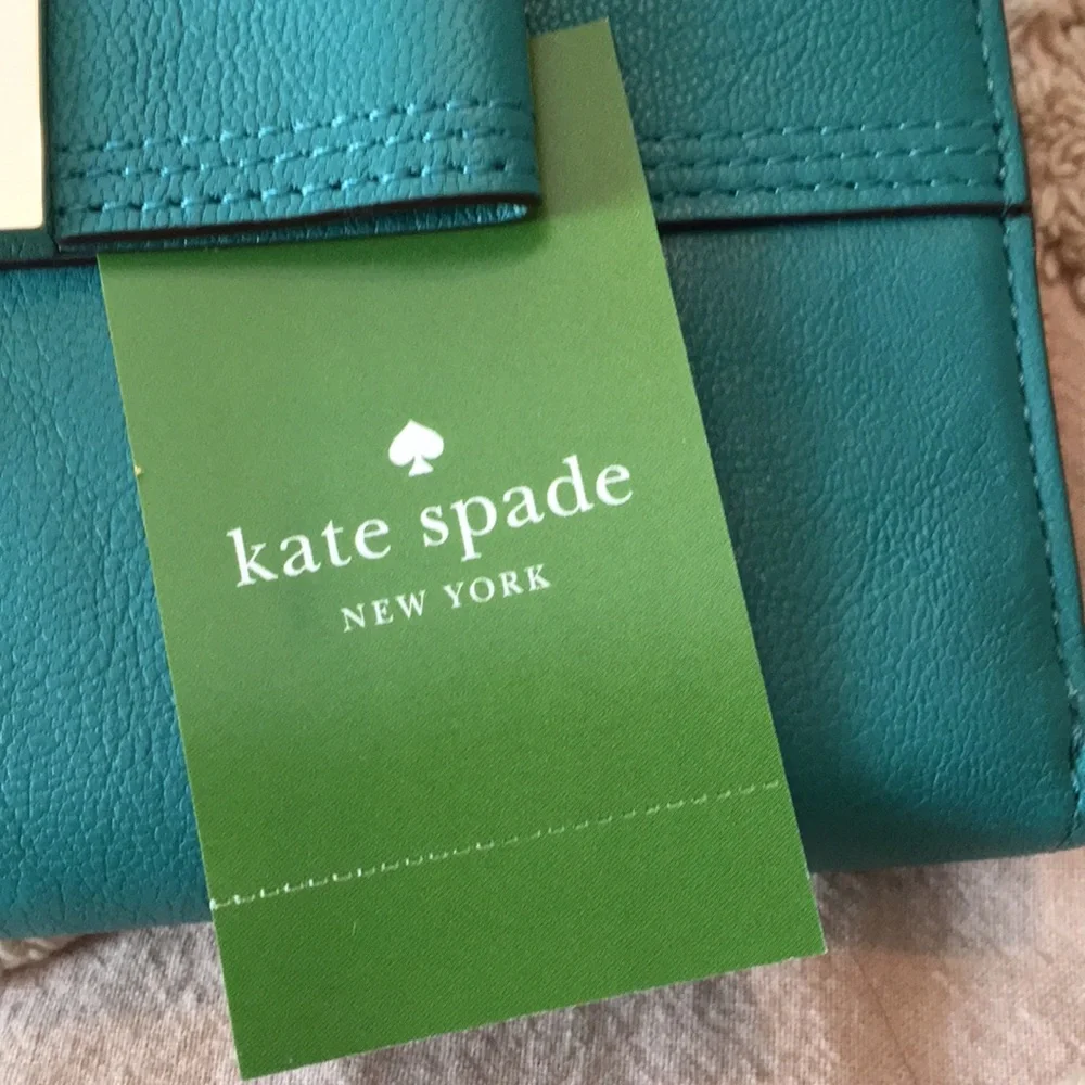 Kate‎ spade bow long walker/clutch. NWT